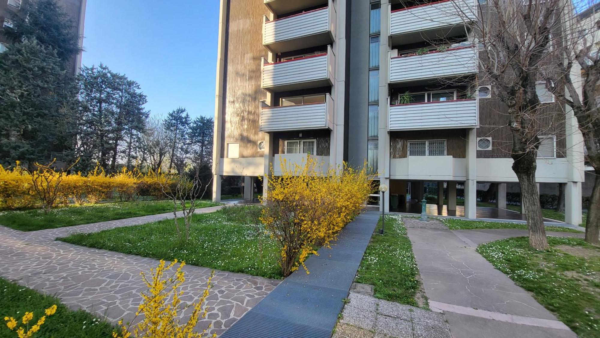 Toma Apartment Trilocale Moderno Per Max 6 Persone Milan Bagian luar foto